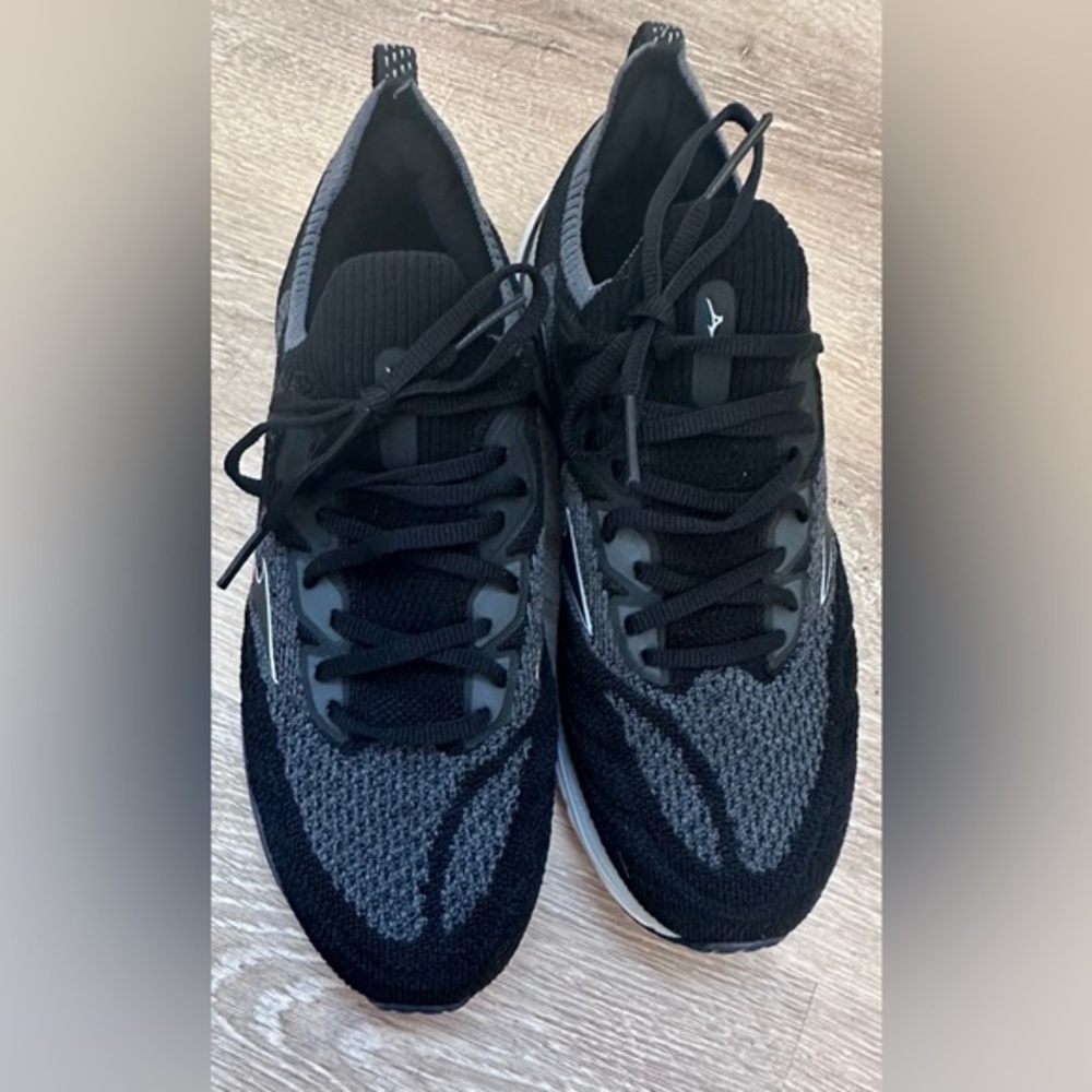 Mizuno Wave Mirari 4 Shoes Size W 10 Like New! See pictures. Hardly wore! - Picture 3 of 8